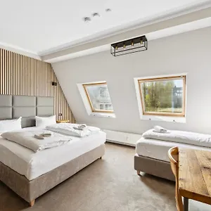Otel Comenius, Berlin